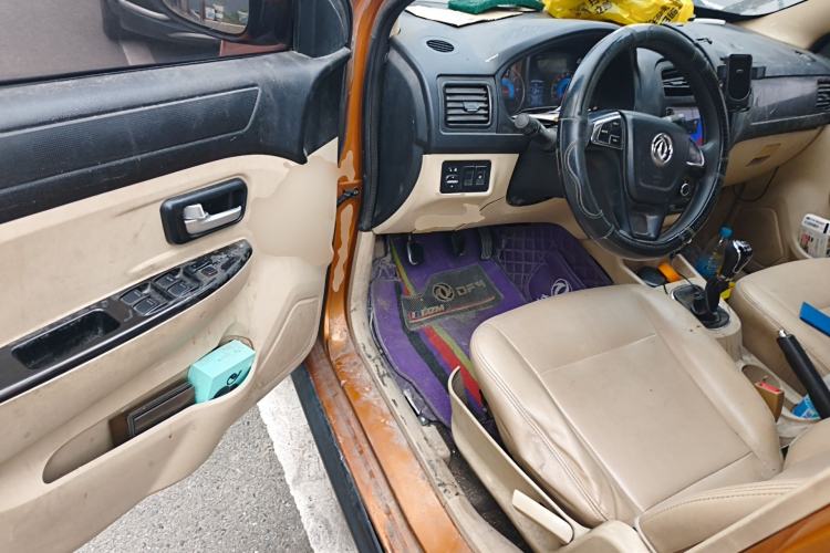 Used Dongfeng Fengon 360 2015 1.5L Manual Comfort II 7-Seater Driver Seat