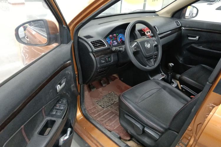 Used Dongfeng Fengon 360 2015 1.5L Manual Luxury 7-Seater China IV Standard Driver Seat