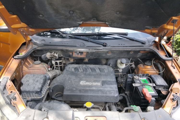Used Dongfeng Fengon 360 2015 1.5L Manual Luxury 7-Seater China V Emission Standard Engine Bay
