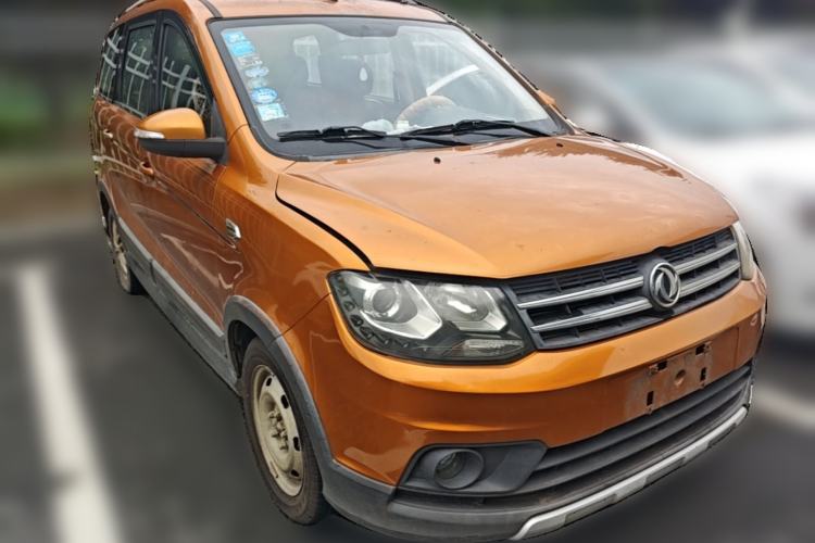 Used Dongfeng Fengon 360 2015 1.5L Manual Luxury 7-Seater China IV Standard Front Right 45 Deg