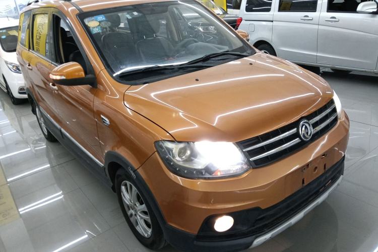 Used Dongfeng Fengon 360 2015 1.5L Manual Luxury 7-Seater China IV Standard Front Right 45 Deg