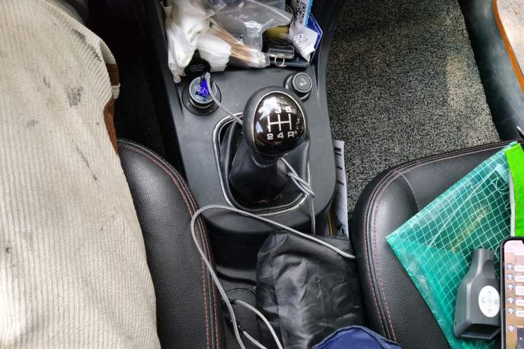 Used Dongfeng Fengon 360 2015 1.5L Manual Luxury 7-Seater China V Emission Standard Gear Lever