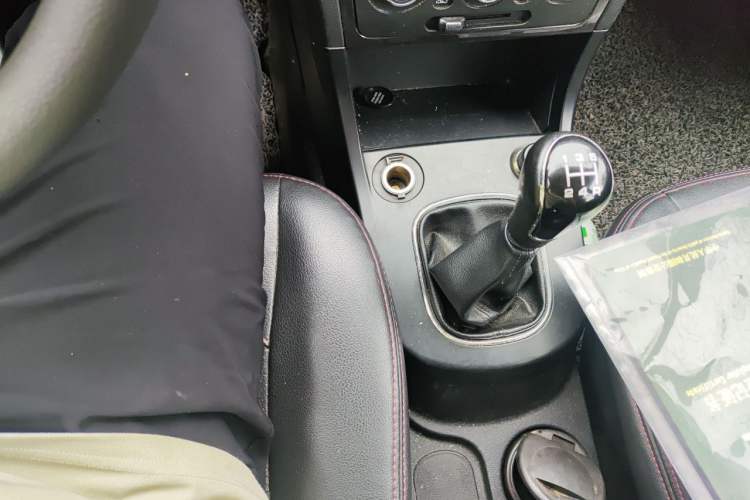 Used Dongfeng Fengon 360 2015 1.5L Manual Luxury 7-Seater China IV Standard Gear Lever