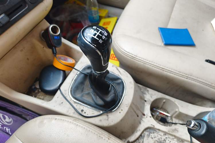 Used Dongfeng Fengon 360 2015 1.5L Manual Comfort II 7-Seater Gear Lever