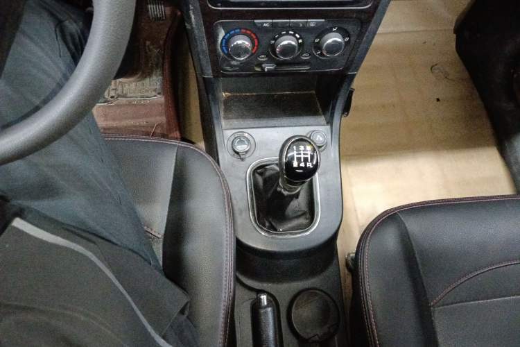 Used Dongfeng Fengon 360 2015 1.5L Manual Luxury 7-Seater China IV Standard Gear Lever