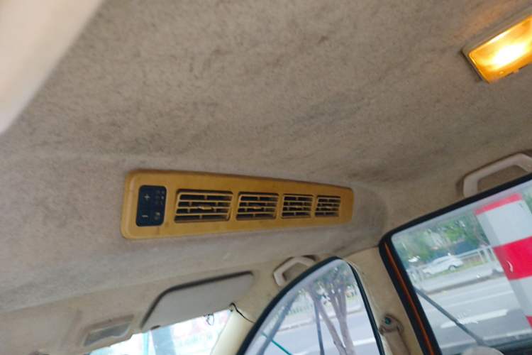 Used Dongfeng Fengon 360 2015 1.5L Manual Comfort II 7-Seater Headliner