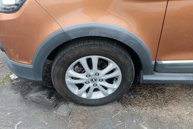 Used Dongfeng Fengon 360 2015 1.5L Manual Luxury 7-Seater China IV Standard Left Front Wheel Hub