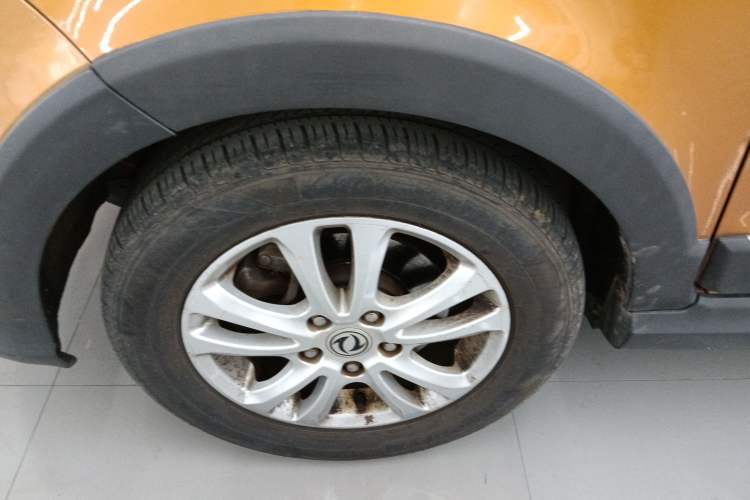 Used Dongfeng Fengon 360 2015 1.5L Manual Luxury 7-Seater China IV Standard Left Front Wheel Hub
