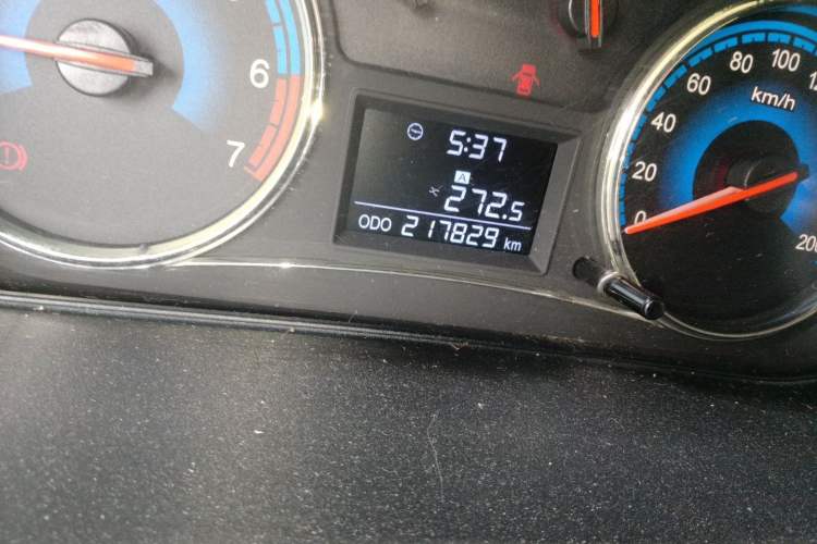 Used Dongfeng Fengon 360 2015 1.5L Manual Luxury 7-Seater China V Emission Standard Odometer Close Up