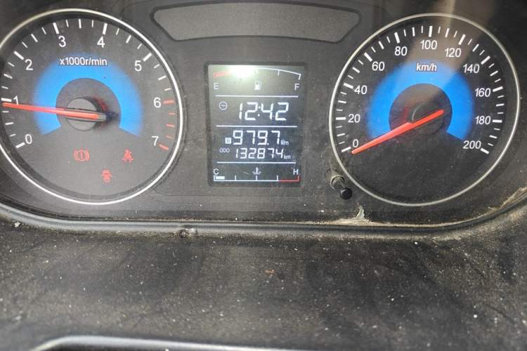 Used Dongfeng Fengon 360 2015 1.5L Manual Comfort II 7-Seater Odometer Close Up