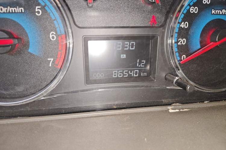 Used Dongfeng Fengon 360 2015 1.5L Manual Comfort 7-Seater National Emission Standard V Odometer Close Up
