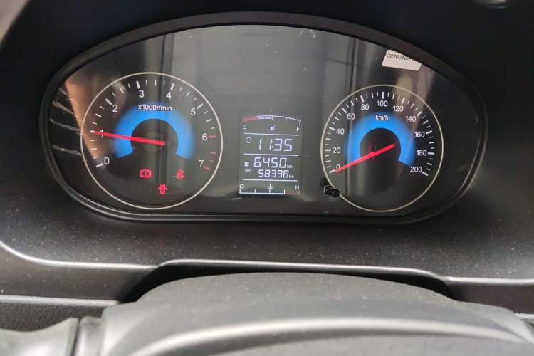 Used Dongfeng Fengon 360 2015 1.5L Manual Comfort II 7-Seater Odometer Close Up