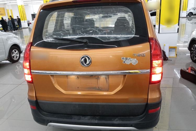 Used Dongfeng Fengon 360 2015 1.5L Manual Luxury 7-Seater China IV Standard Rear