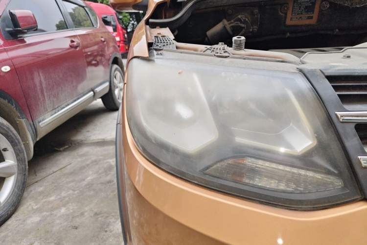 Used Dongfeng Fengon 360 2015 1.5L Manual Comfort 7-Seater National Emission Standard V Right Front Headlight