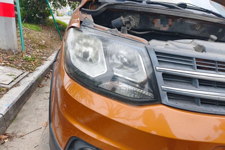 Used Dongfeng Fengon 360 2015 1.5L Manual Comfort II 7-Seater Right Front Headlight