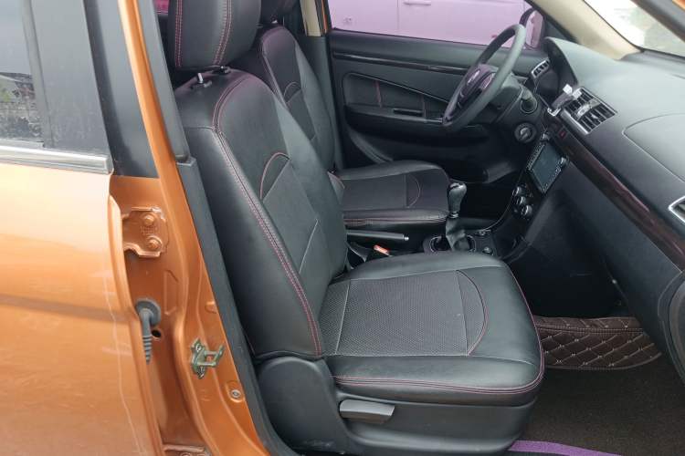 Used Dongfeng Fengon 360 2015 1.5L Manual Luxury 7-Seater China IV Standard Right Front Seat