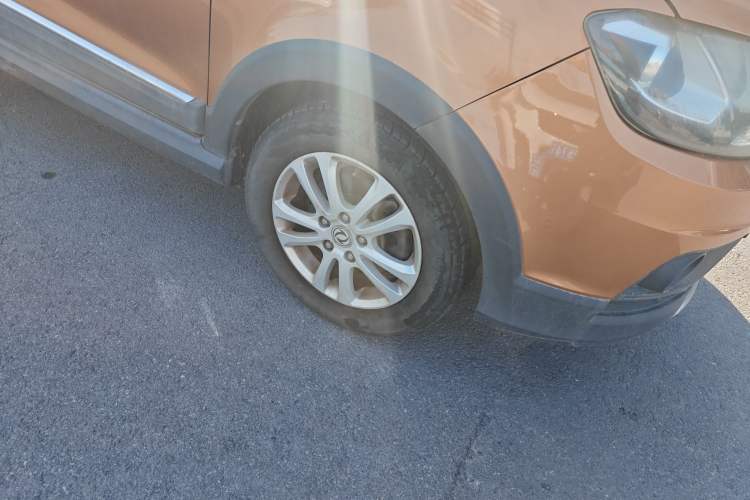Used Dongfeng Fengon 360 2015 1.5L Manual Luxury 7-Seater China IV Standard Right Front Wheel Hub