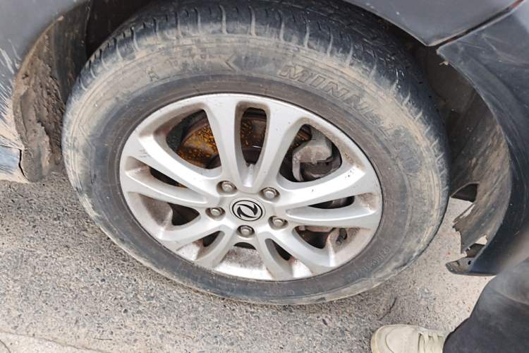 Used Dongfeng Fengon 360 2015 1.5L Manual Comfort II 7-Seater Right Front Wheel Hub