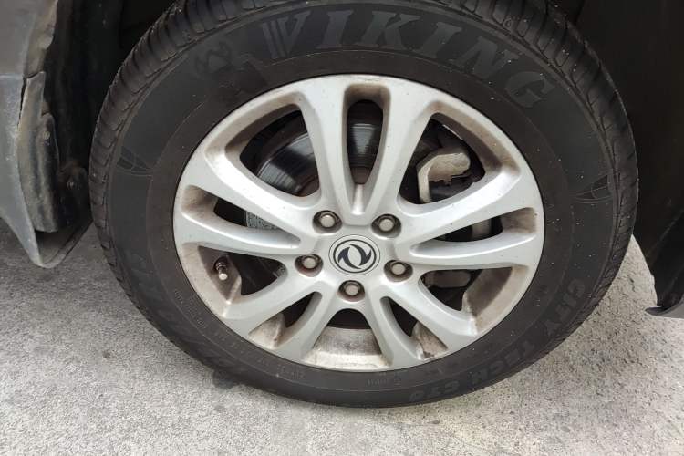Used Dongfeng Fengon 360 2015 1.5L Manual Comfort II 7-Seater Right Front Wheel Hub