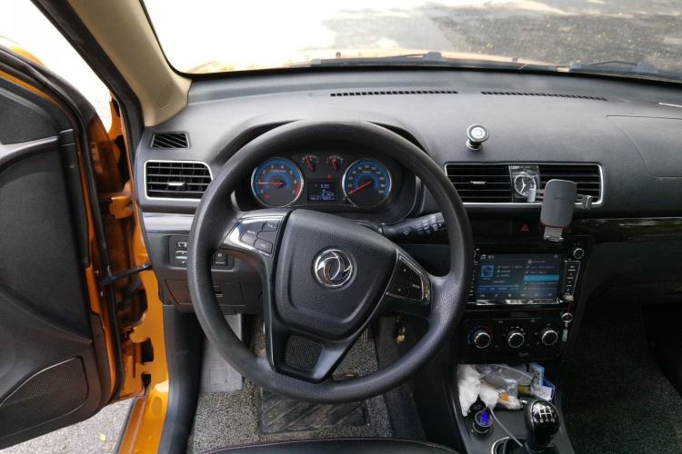 Used Dongfeng Fengon 360 2015 1.5L Manual Luxury 7-Seater China V Emission Standard Steering Wheel