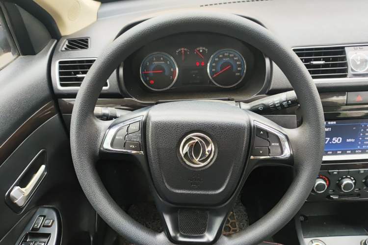 Used Dongfeng Fengon 360 2015 1.5L Manual Luxury 7-Seater China IV Standard Steering Wheel