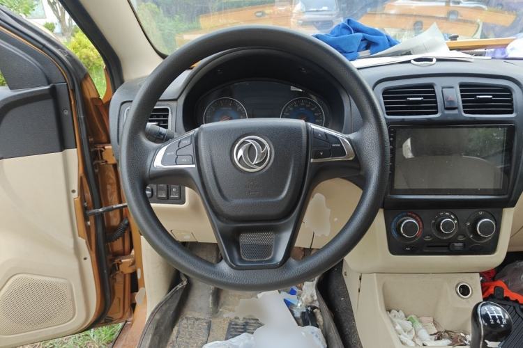 Used Dongfeng Fengon 360 2015 1.5L Manual Comfort II 7-Seater Steering Wheel