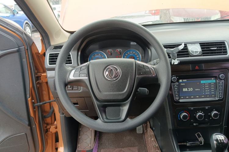 Used Dongfeng Fengon 360 2015 1.5L Manual Luxury 7-Seater China IV Standard Steering Wheel