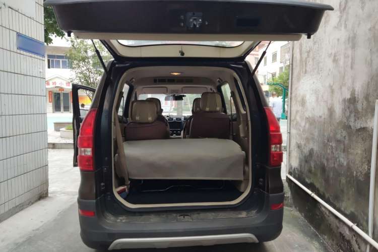 Used Dongfeng Fengon 360 2015 1.5L Manual Comfort II 7-Seater Trunk