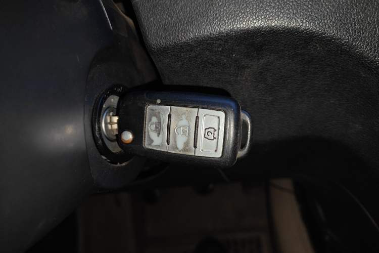 Used Dongfeng Fengon 360 2015 1.5L Manual Luxury 7-Seater China IV Standard Vehicle Key