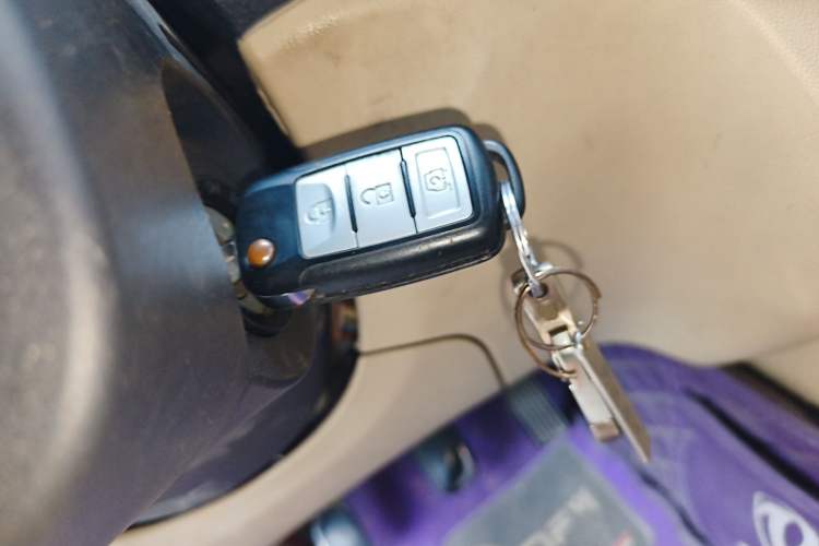 Used Dongfeng Fengon 360 2015 1.5L Manual Comfort II 7-Seater Vehicle Key