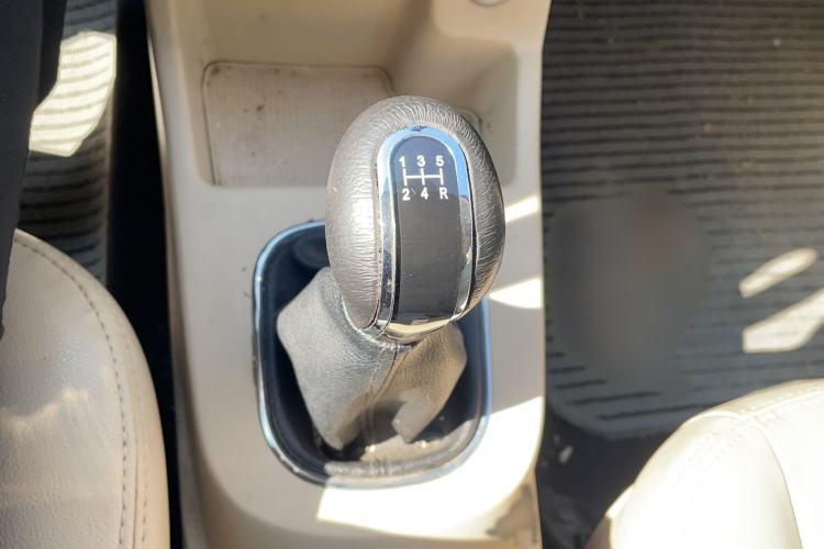 Used Dongfeng Fengon 370 2016 1.5L Manual Standard Edition SFG15-05 7 Seats Gear Lever
