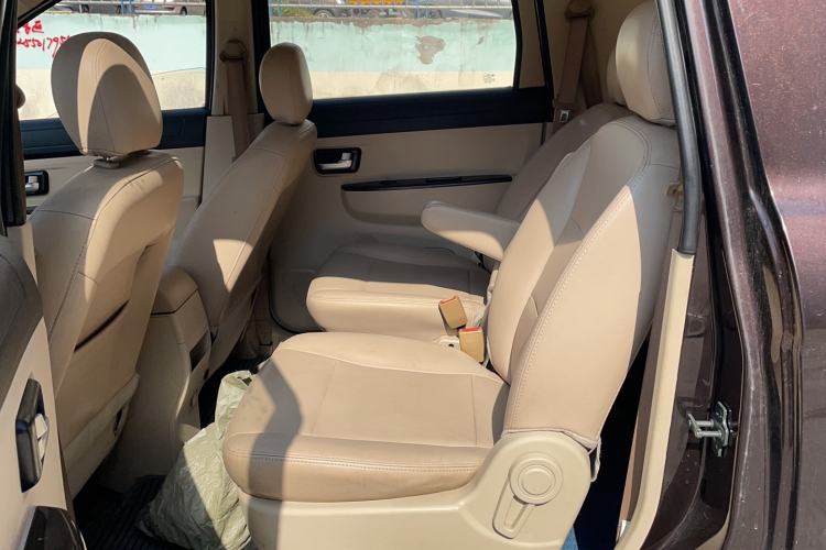 Used Dongfeng Fengon 370 2016 1.5L Manual Standard Edition SFG15-05 7 Seats Interior 2