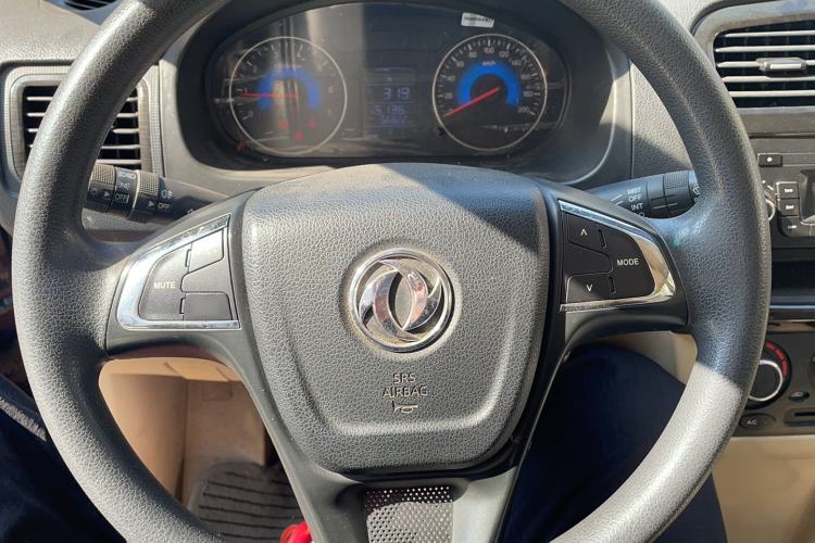 Used Dongfeng Fengon 370 2016 1.5L Manual Standard Edition SFG15-05 7 Seats Steering Wheel