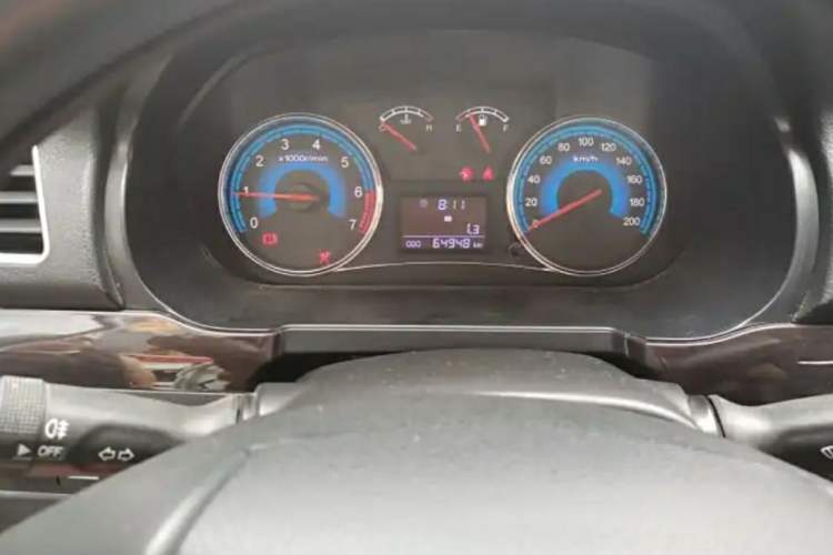Used Dongfeng Fengon 370 2016 1.5L Manual Luxury Version SFG15-02 7 Seats Odometer Close Up