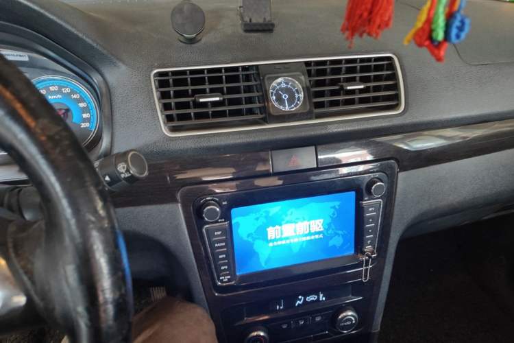 Used Dongfeng Fengon 370 2016 1.5L Manual Standard Edition SFG15-02 7 Seats Audio And AC Panel