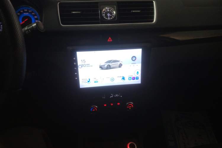 Used Dongfeng Fengon 370 2016 1.5L Manual Luxury Version SFG15-05 7 Seats Audio And AC Panel