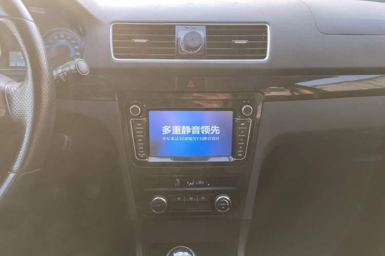 Used Dongfeng Fengon 370 2016 1.5L Manual Luxury Version SFG15-02 7 Seats Audio And AC Panel