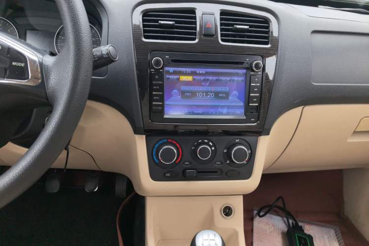 Used Dongfeng Fengon 370 2016 1.5L Manual Elite Home Edition 5 Seats Audio And AC Panel