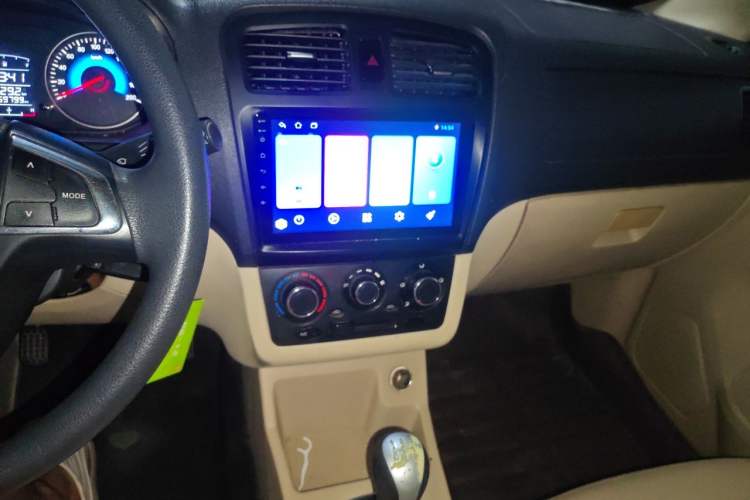 Used Dongfeng Fengon 370 2016 1.5L Manual Standard Edition SFG15-02 7 Seats Audio And AC Panel