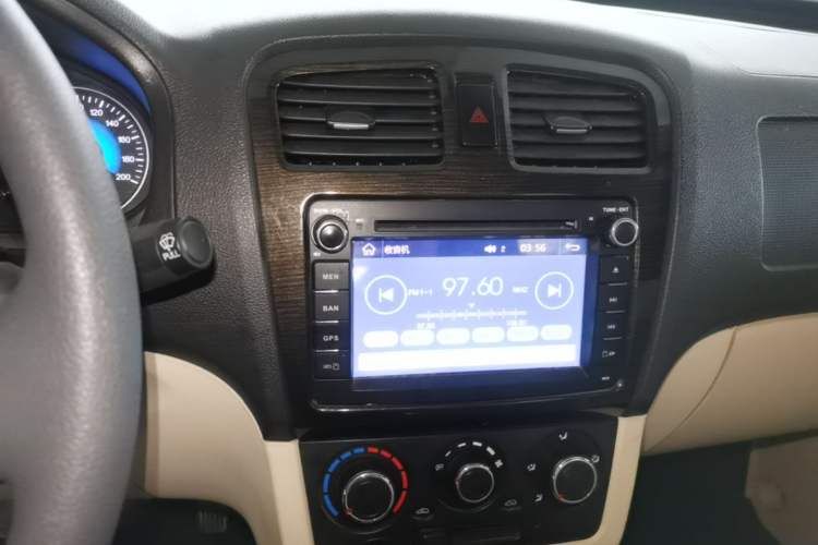 Used Dongfeng Fengon 370 2016 1.5L Manual Standard Edition SFG15-05 7 Seats Audio And AC Panel