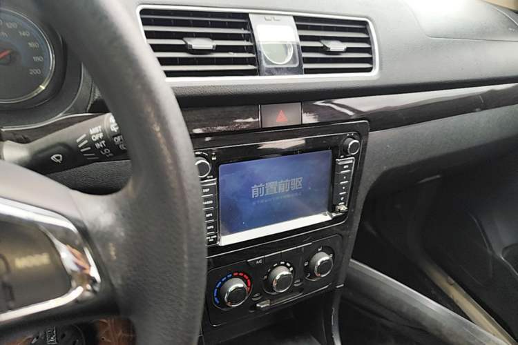 Used Dongfeng Fengon 370 2016 1.5L Manual Elite Home Edition 7-Seater Audio And AC Panel