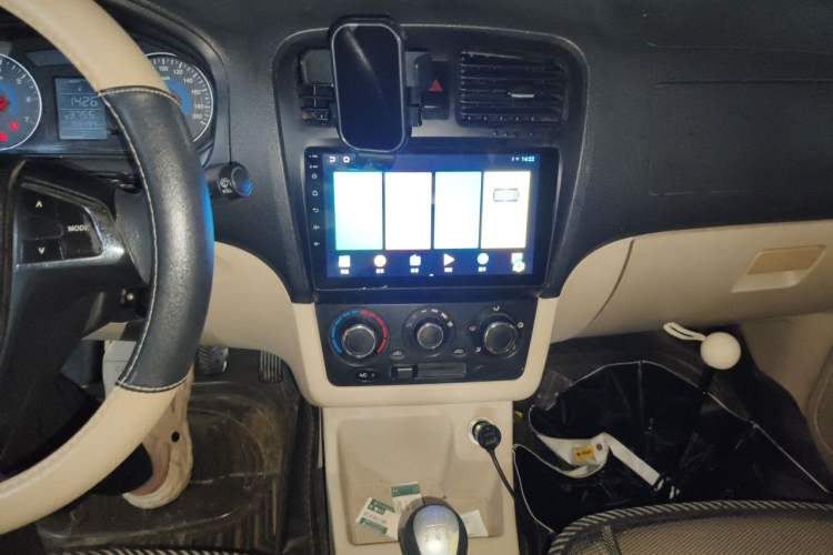 Used Dongfeng Fengon 370 2016 1.5L Manual Standard Edition SFG15-02 7 Seats Audio And AC Panel