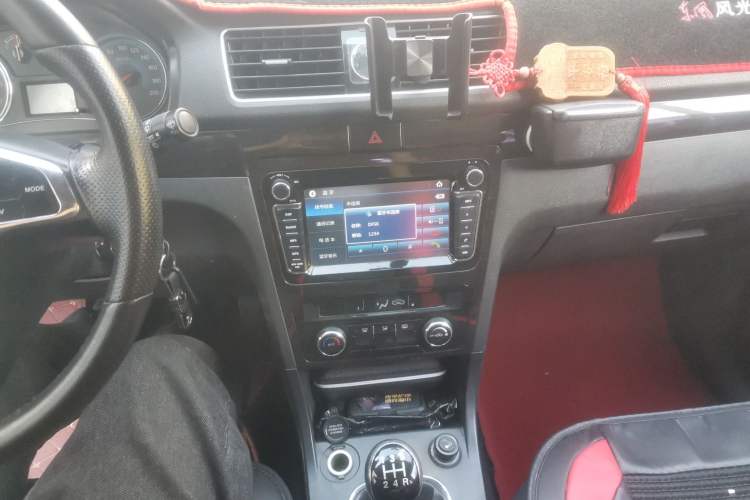 Used Dongfeng Fengon 370 2016 1.5L Manual Luxury Version SFG15-02 5 Seats Audio And AC Panel