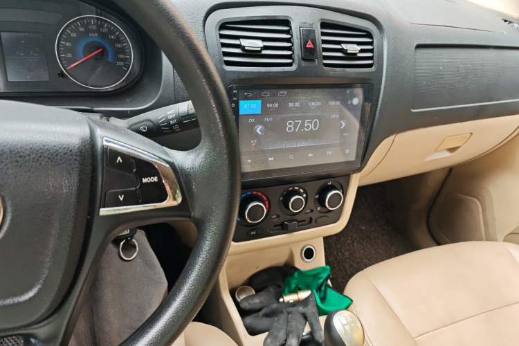 Used Dongfeng Fengon 370 2016 1.5L Manual Standard Edition SFG15-05 7 Seats Audio And AC Panel