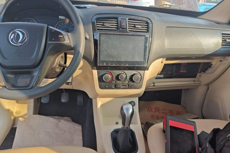 Used Dongfeng Fengon 370 2016 1.5L Manual Standard Edition SFG15-05 7 Seats Audio And AC Panel
