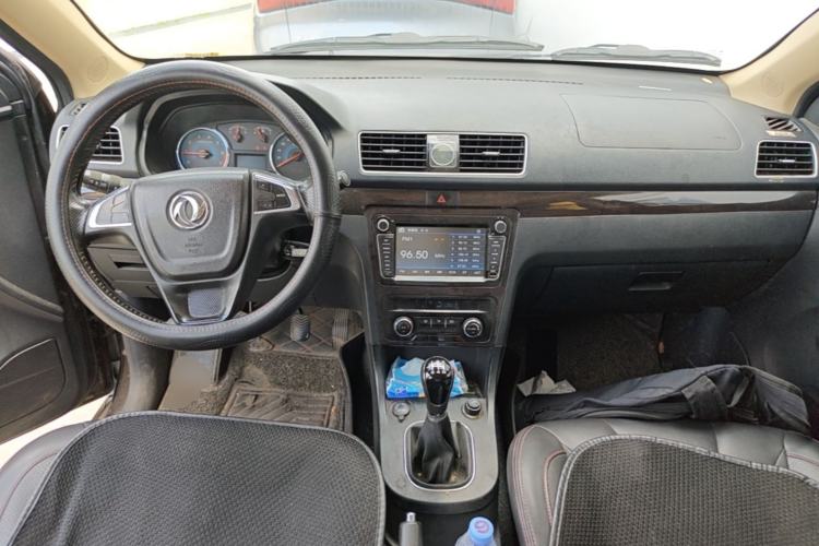 Used Dongfeng Fengon 370 2016 1.5L Manual Luxury 7-Seater Center Console