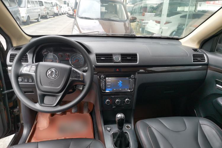 Used Dongfeng Fengon 370 2016 1.5L Manual Elite Travel Edition 7 Seats Center Console