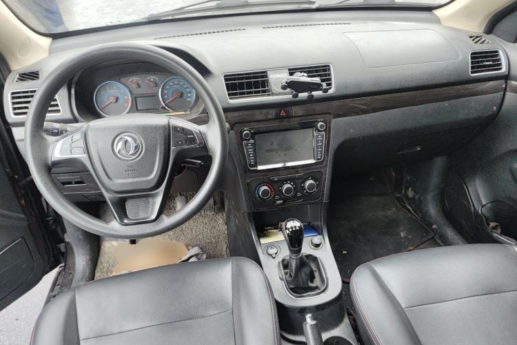Used Dongfeng Fengon 370 2016 1.5L Manual Standard Edition SFG15-02 7 Seats Center Console