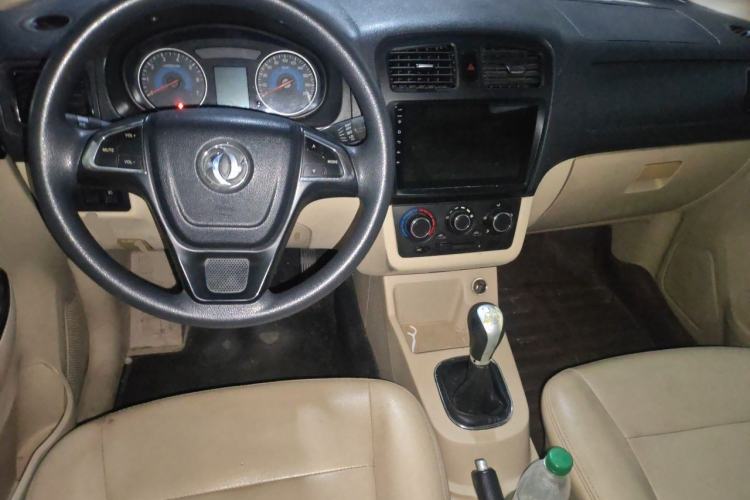 Used Dongfeng Fengon 370 2016 1.5L Manual Standard Edition SFG15-02 7 Seats Center Console