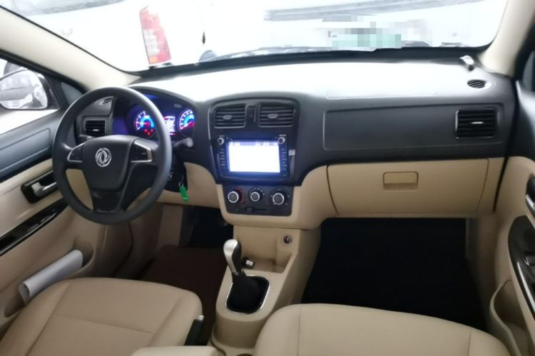 Used Dongfeng Fengon 370 2016 1.5L Manual Standard Edition SFG15-05 7 Seats Center Console